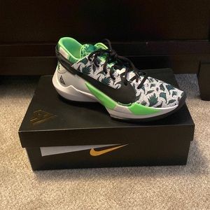 Zoom Freak 2 basketball shoes